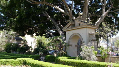 California-Garden-And-Arch